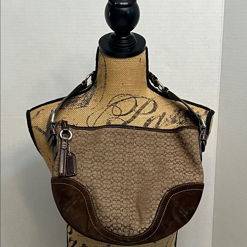 COACH SOHO SIGNATURE HOBO SHOULDER BAG BROWN SUEDE BOTTOMS - Picture 3 of 16
